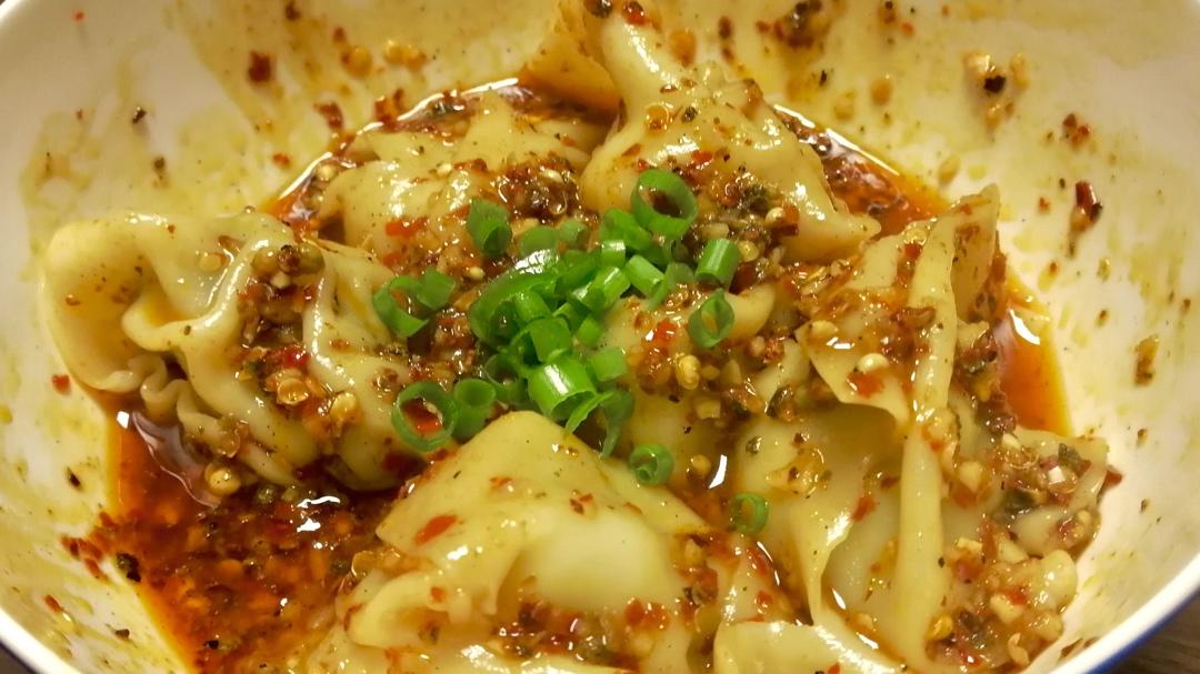 无敌麻辣好吃的干拌馄饨！