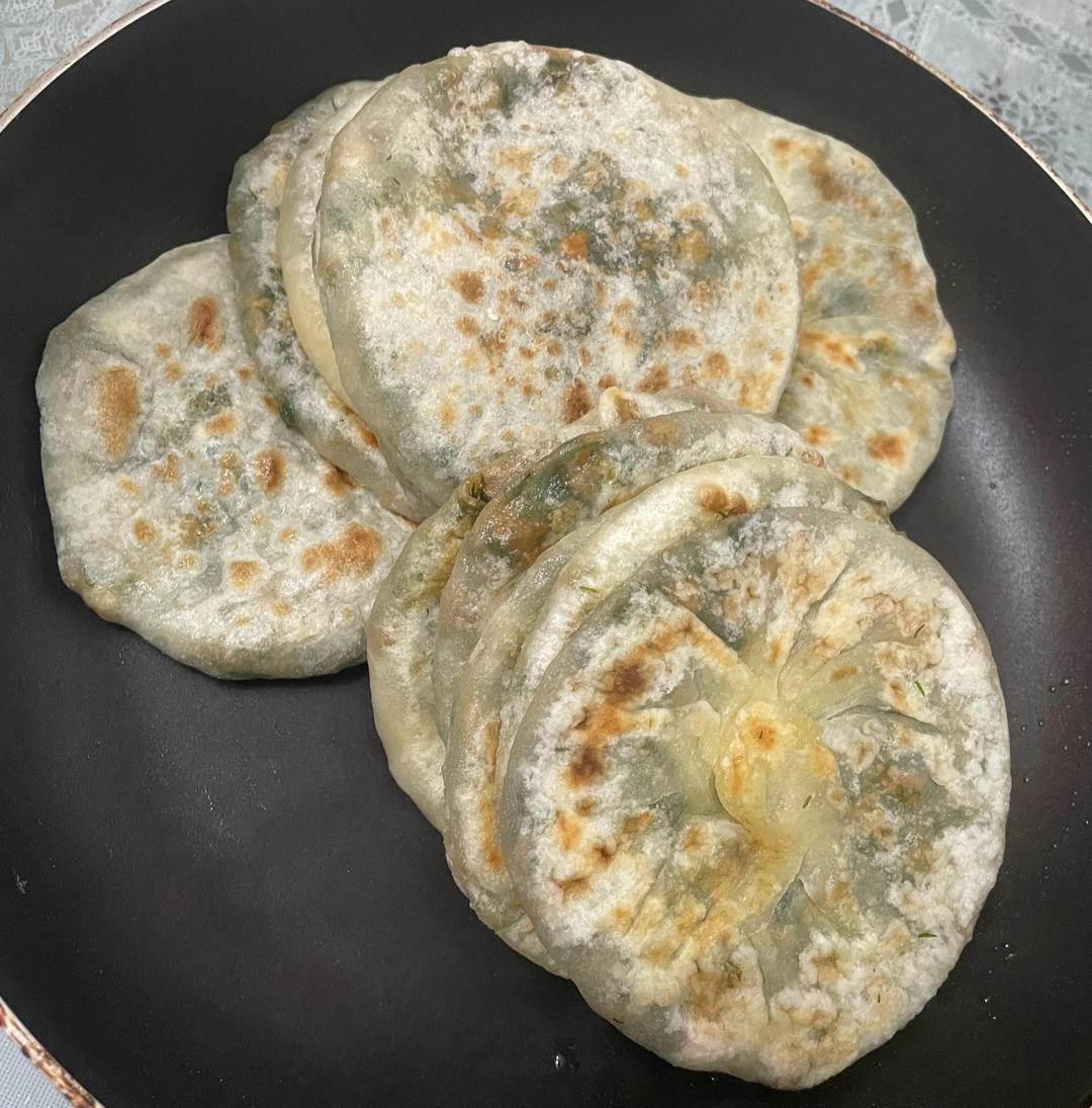 馋得流口水的茴香鸡蛋馅饼