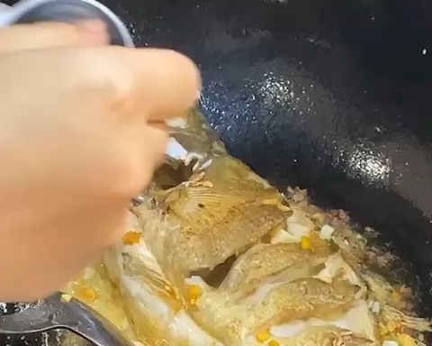 超级下饭的干烧鲈鱼的做法 步骤5