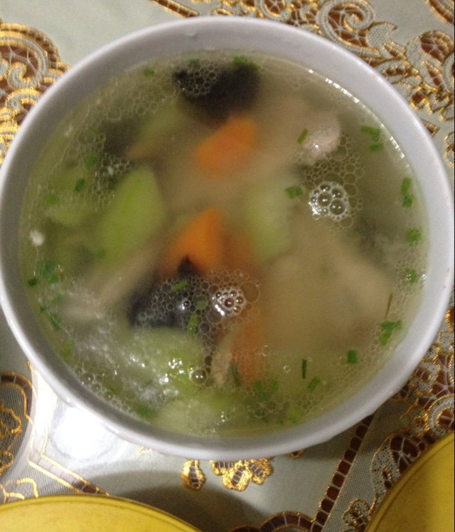 排骨丝瓜紫菜汤