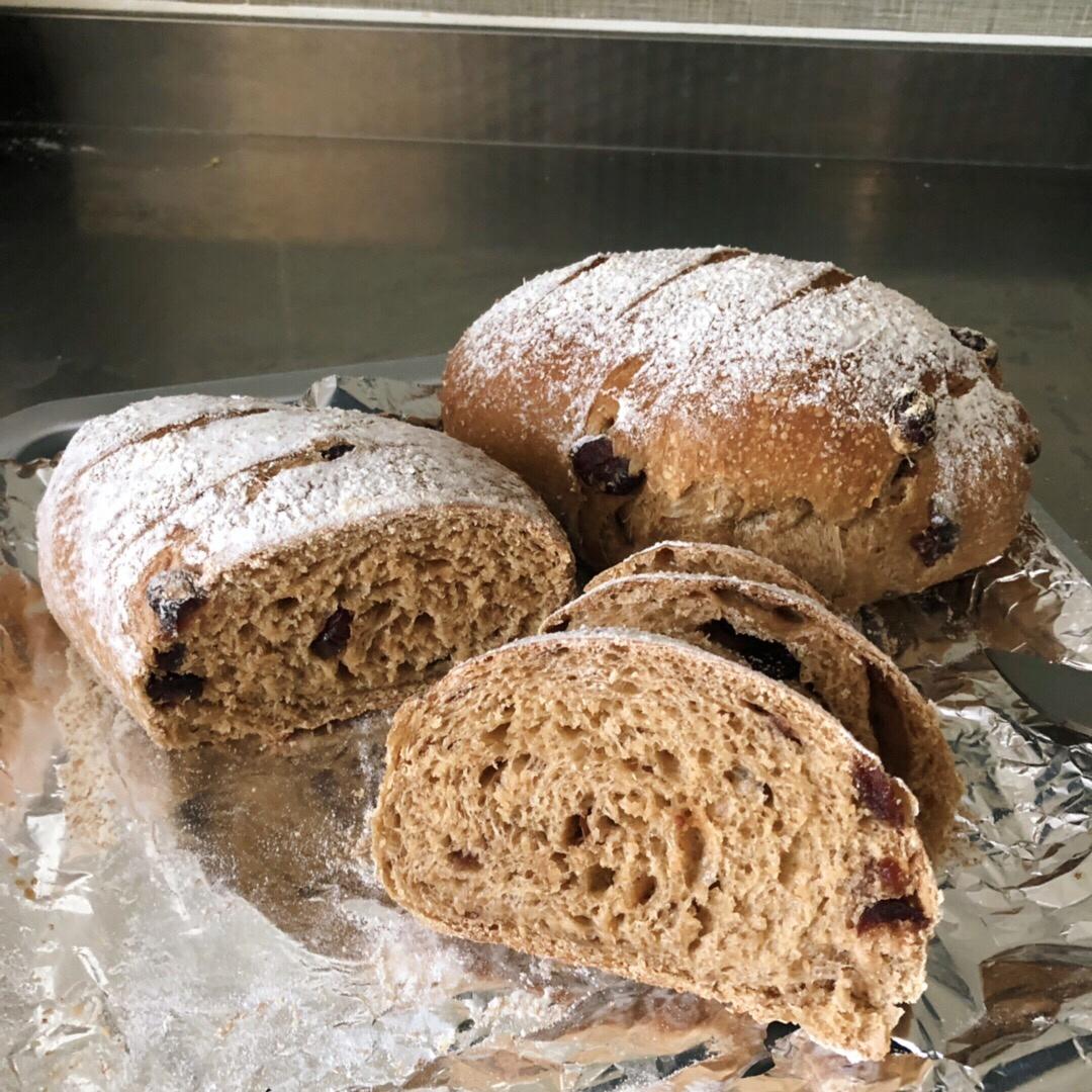 全麦蔓越莓软式欧包（免揉）