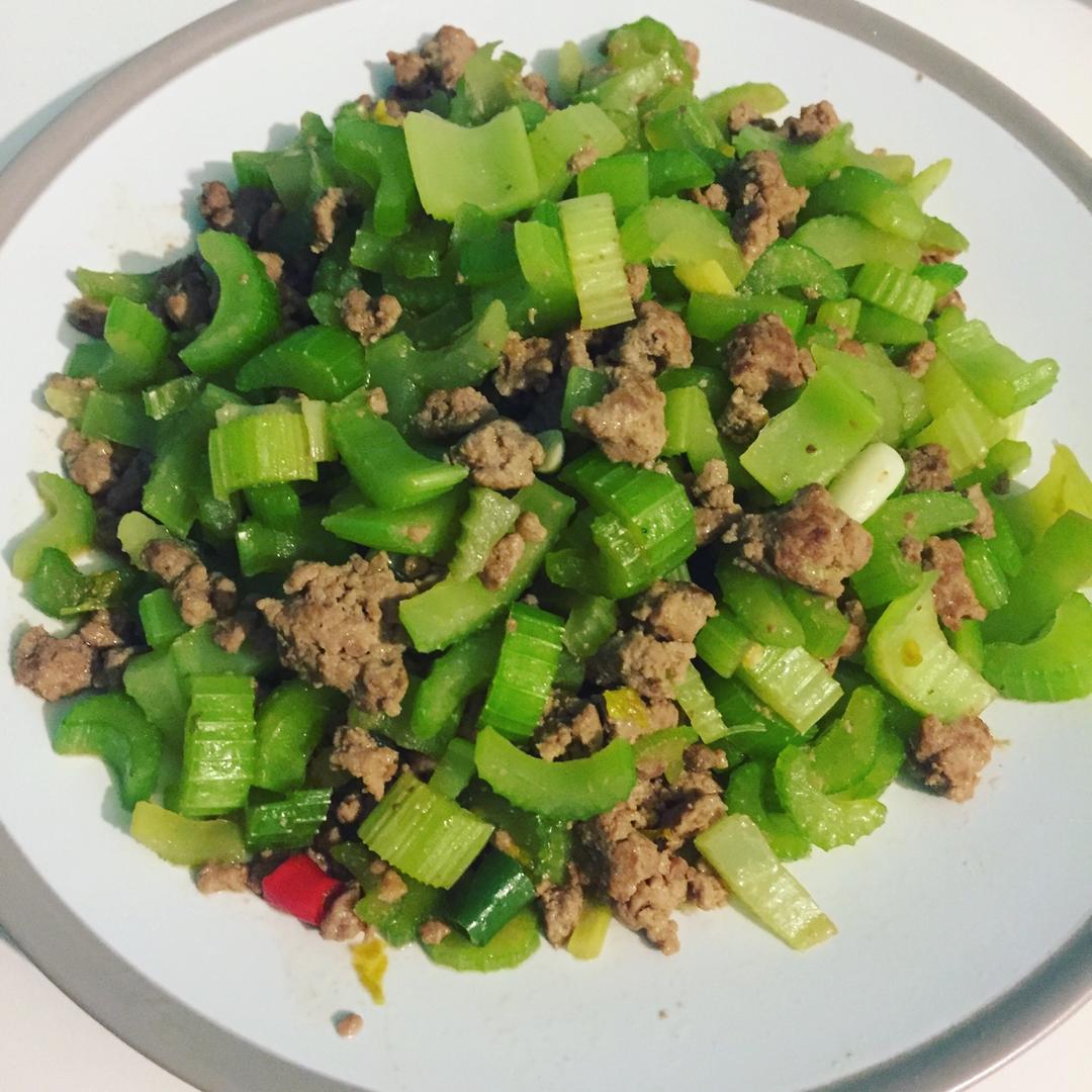 芹菜牛肉末「下饭神器」