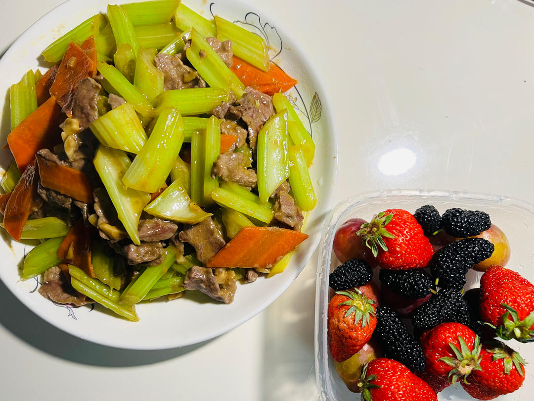 嫩炒牛肉片～～简单快手菜