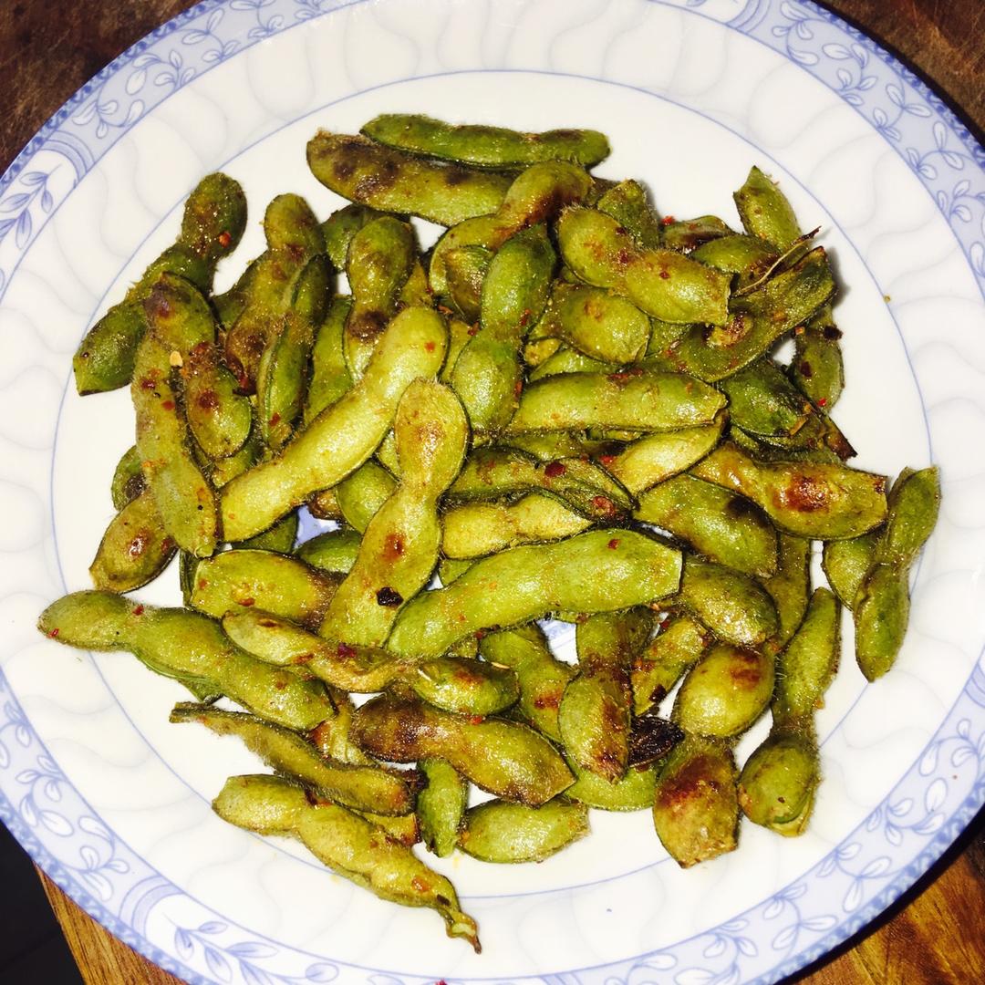 偶尔鸣叫做的烧烤风味烤毛豆