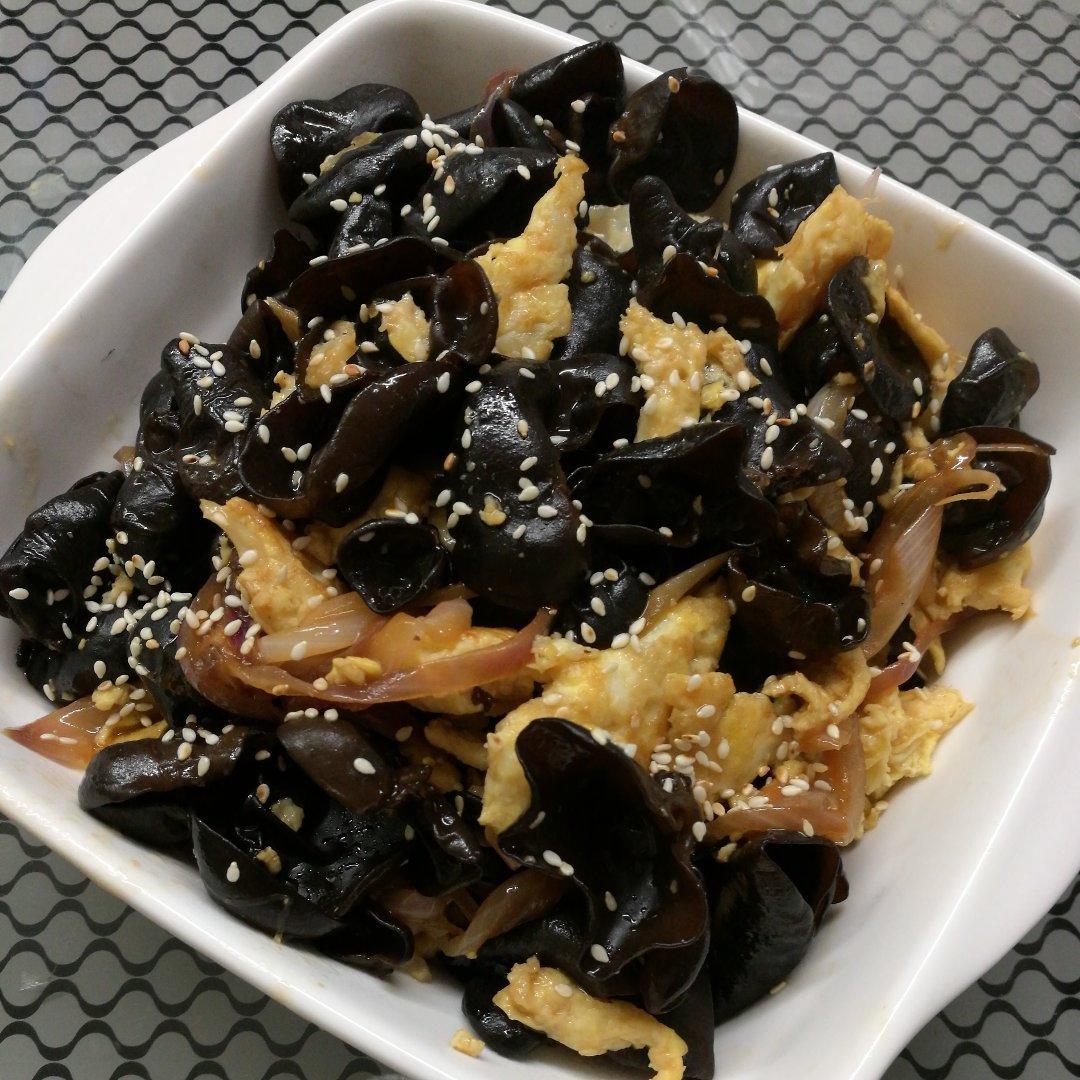 木耳炒鸡蛋