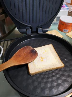 电饼铛土司煎蛋（三明治）的做法 步骤5