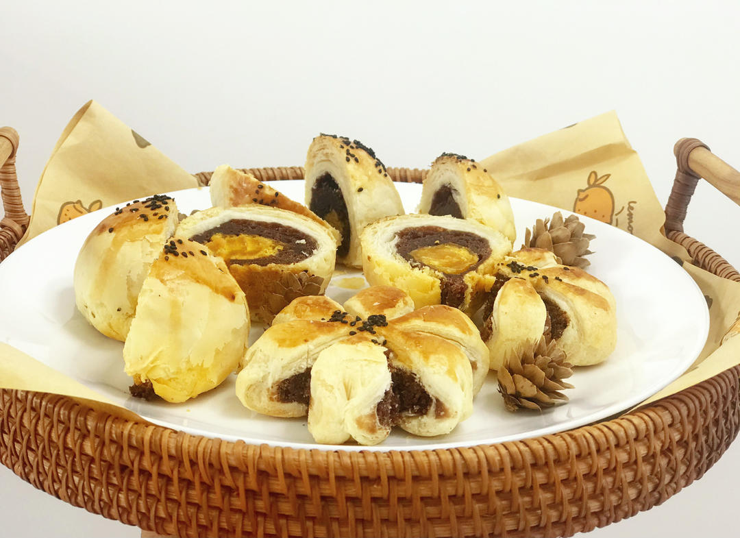 酥的掉渣的蛋黄酥