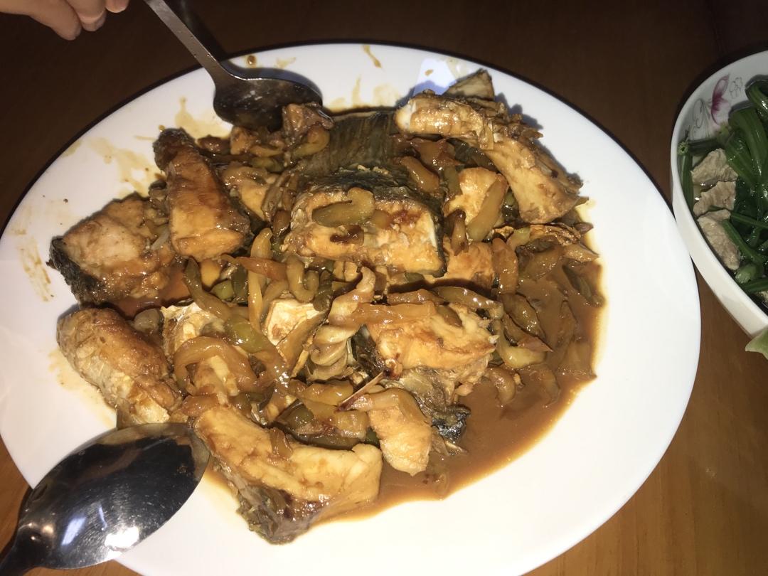 榨菜焖鲩鱼腩