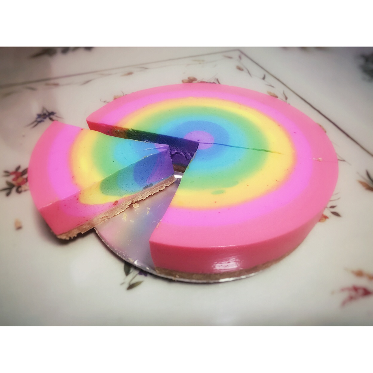 彩虹慕斯蛋糕