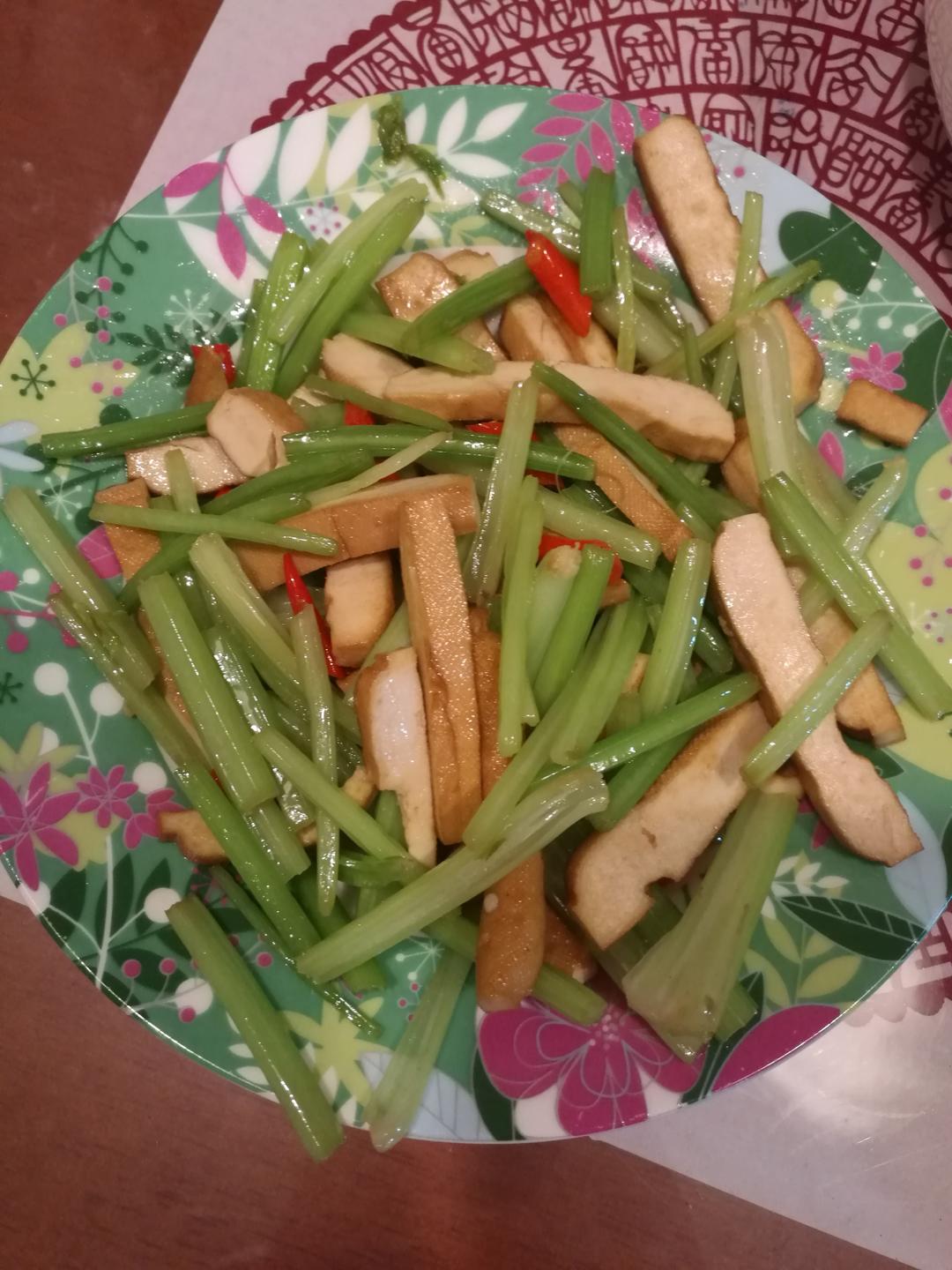 麦芹炒香干