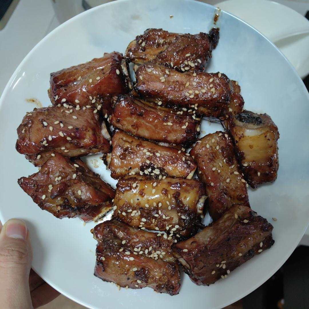 好吃到舔手指的蒜香烤排骨