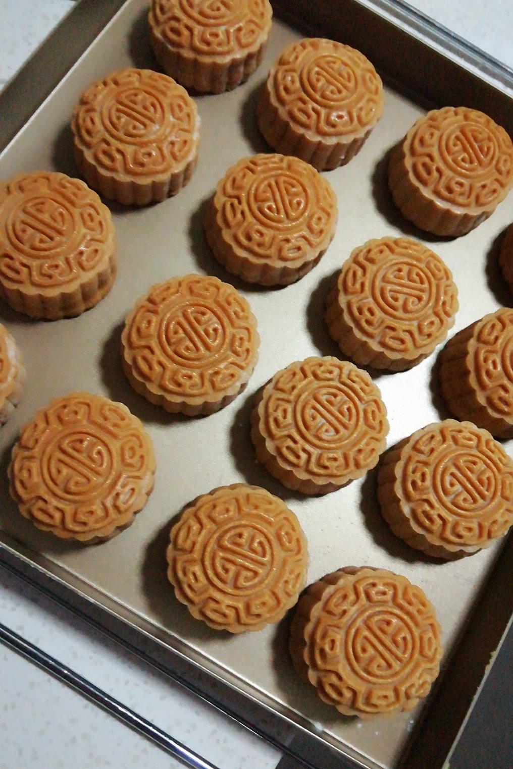 广式月饼—蛋黄莲蓉月饼