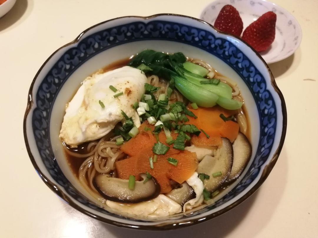 早餐来一碗清汤面，色香味俱全！