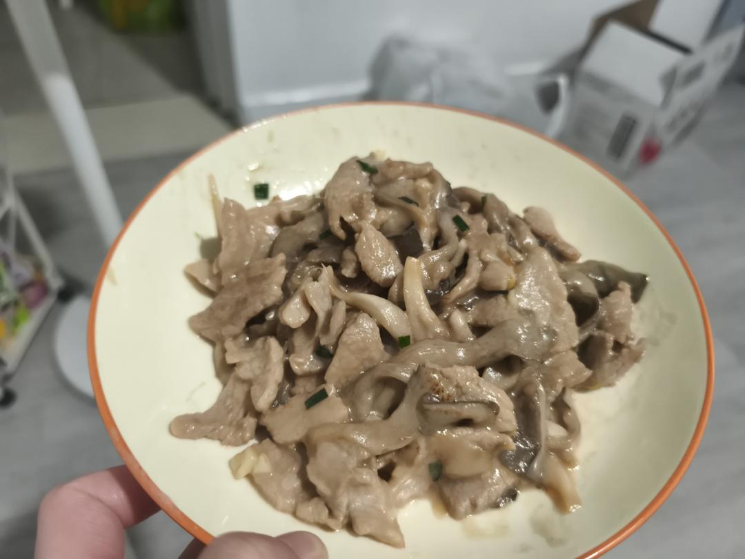 平菇炒肉片