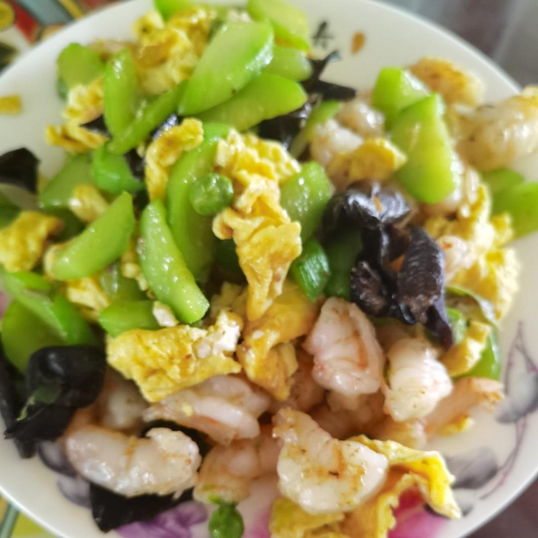黄瓜虾仁炒蛋