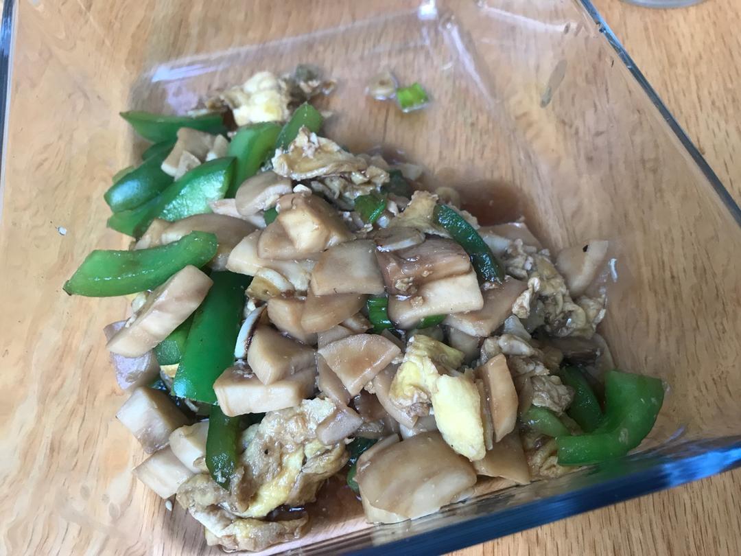 平菇青椒炒鸡蛋 好吃又营养的超快手家常菜