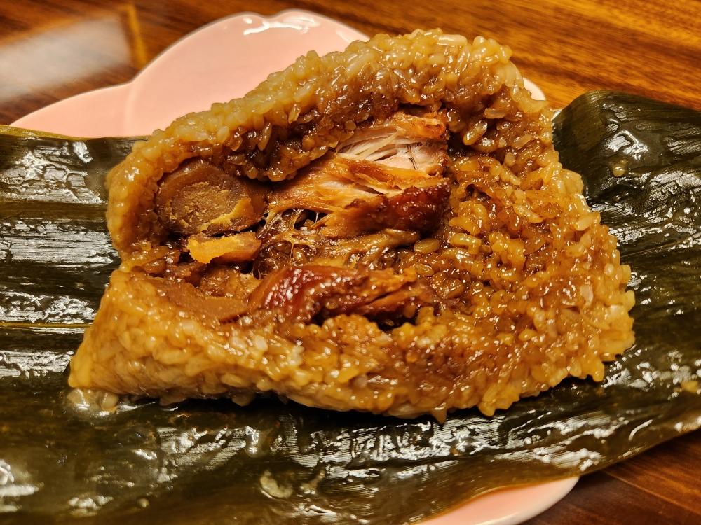咸蛋黄大肉粽子