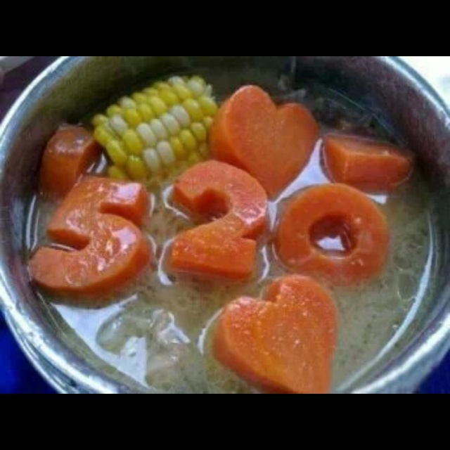 胡萝卜玉米排骨汤