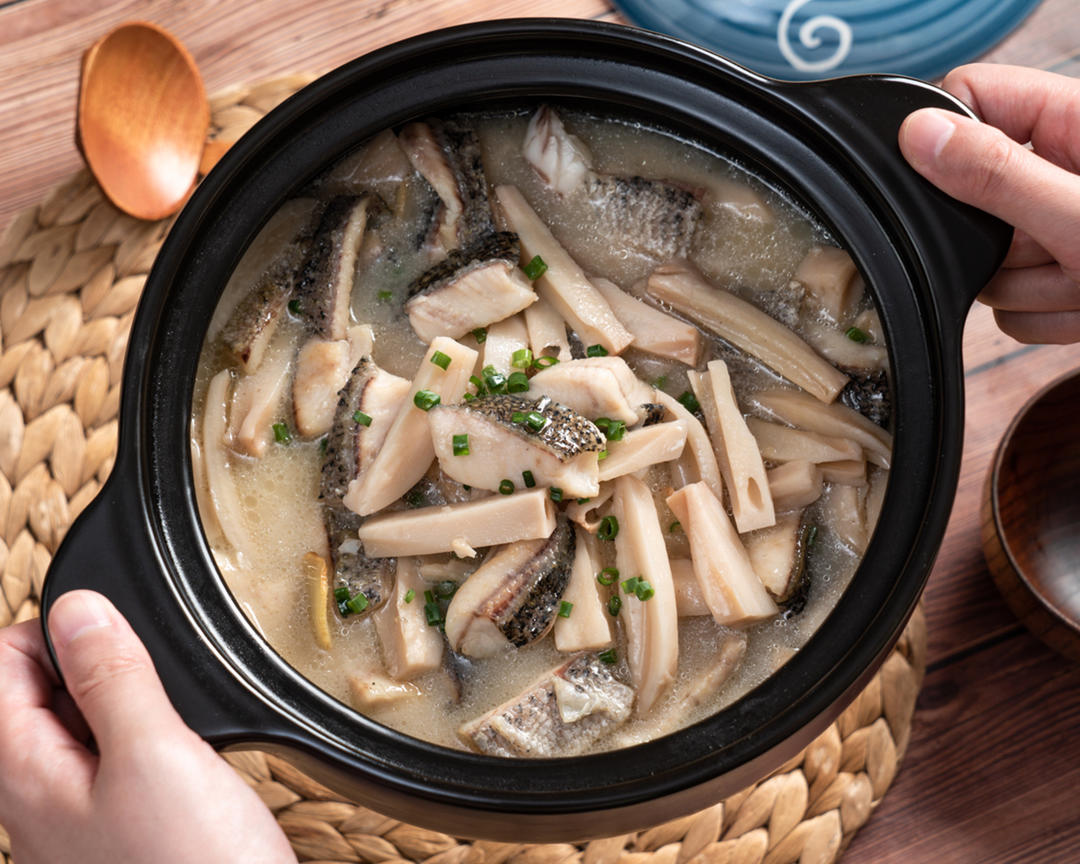 【财鱼焖藕】的做法