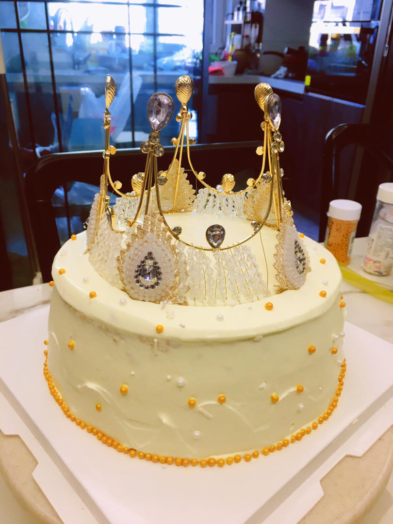 笑--笑,茄子做的皇冠生日蛋糕