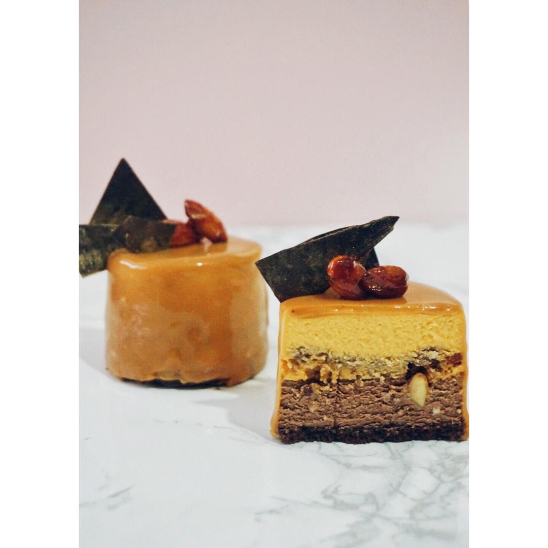 南瓜巧克力慕斯配焦糖淋面