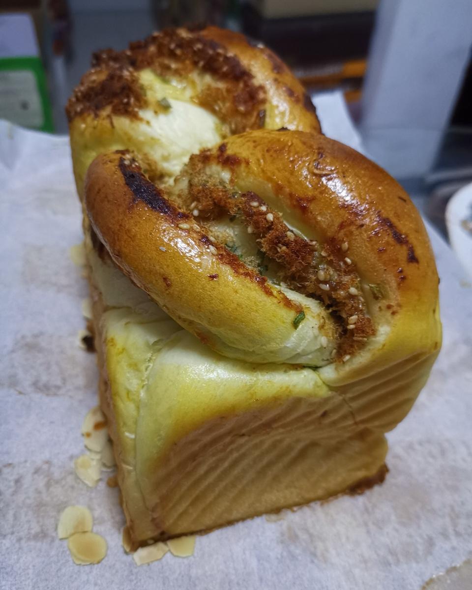 香葱肉松手撕吐司