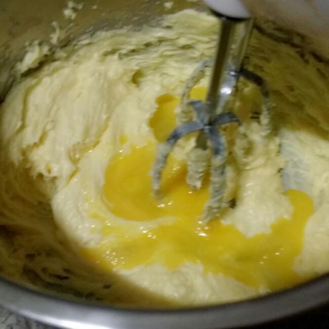 浓香奶酪玛芬蛋糕的做法 步骤2