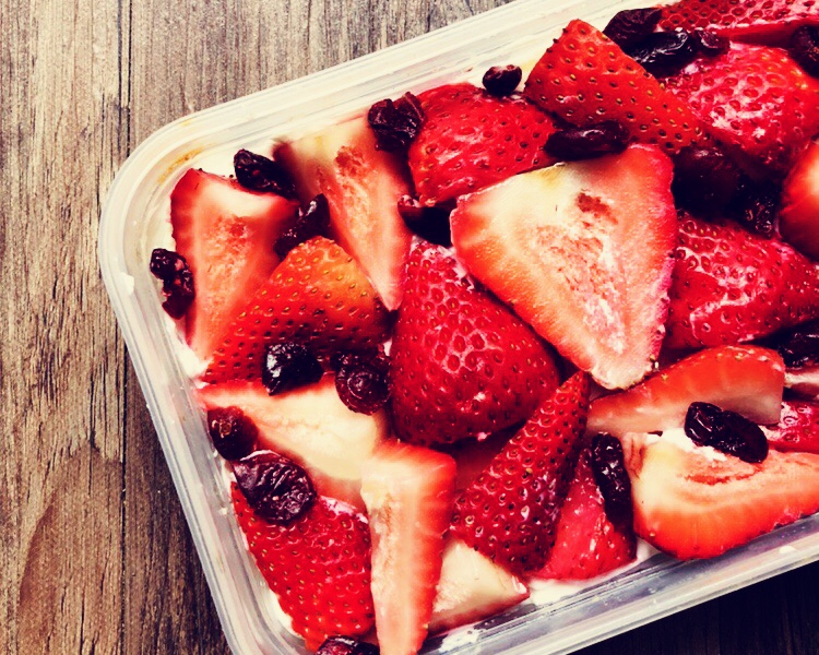 【减脂】草莓香蕉“芝士”盒（极简版希腊酸奶盒子蛋糕）的做法