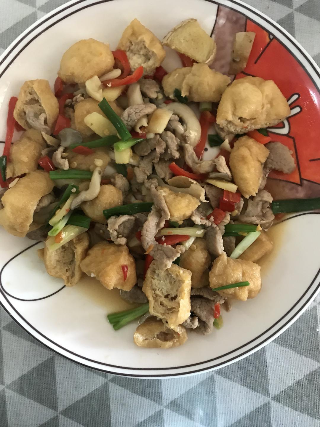 油豆腐平菇炒肉