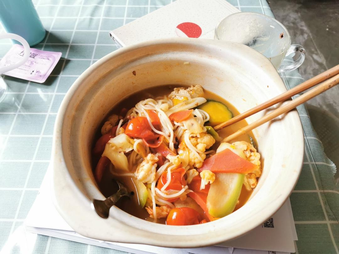 不用火锅底料也可以做的砂锅土豆粉(刀削面)