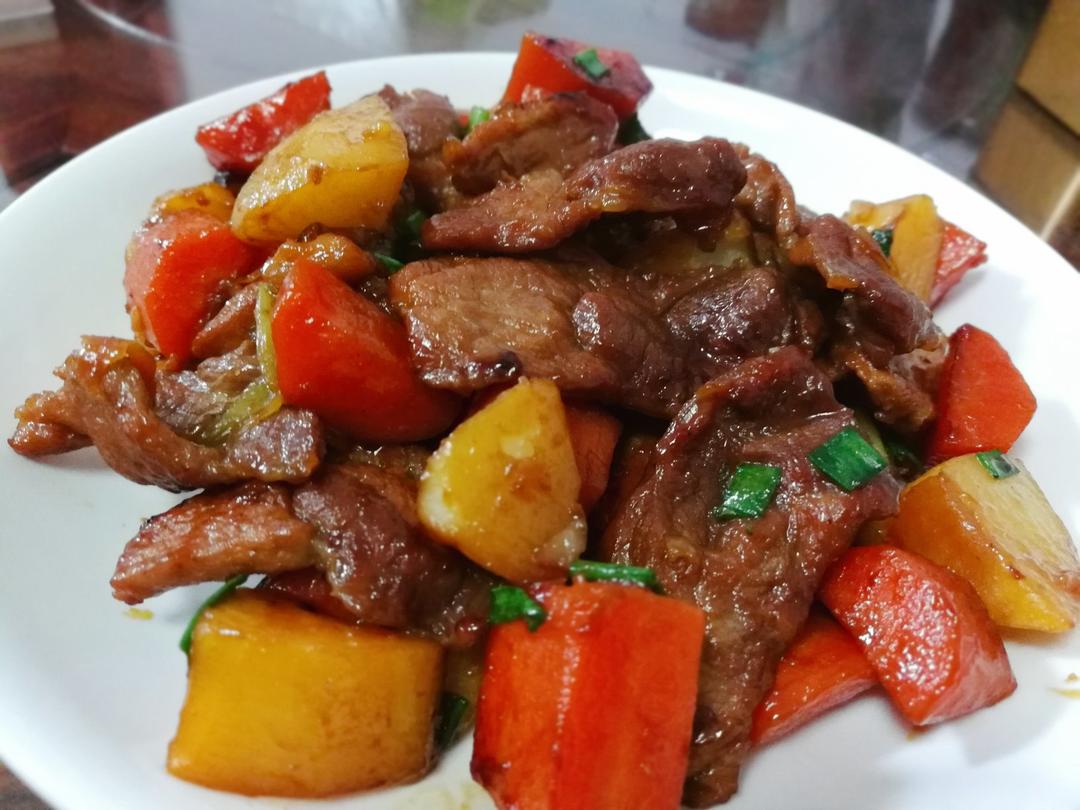土豆胡萝卜烧腱子肉