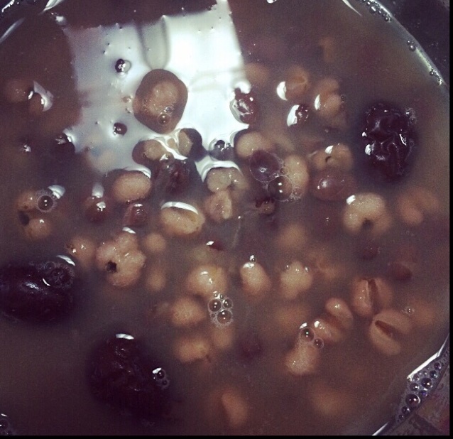 红豆薏米粥 (Red Bean and Pearl Barley Congee)