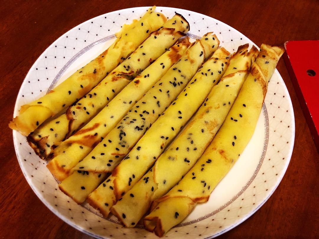 黑芝麻鸡蛋卷，这样做就能酥的不要不要的。