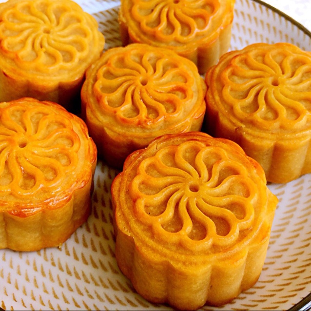 广式蛋黄莲蓉月饼