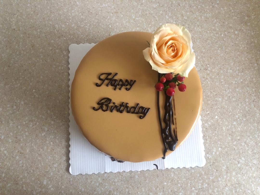 南瓜巧克力慕斯配焦糖淋面