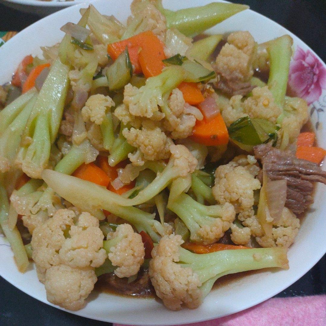 家常花菜炒肉