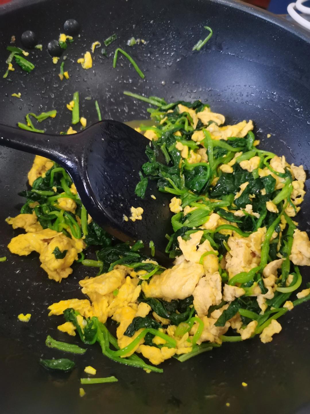 菠菜炒鸡蛋