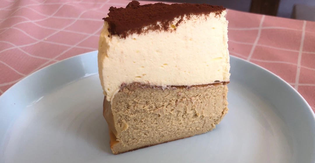 又是一道招牌，提拉米苏咖啡巴斯克蛋糕