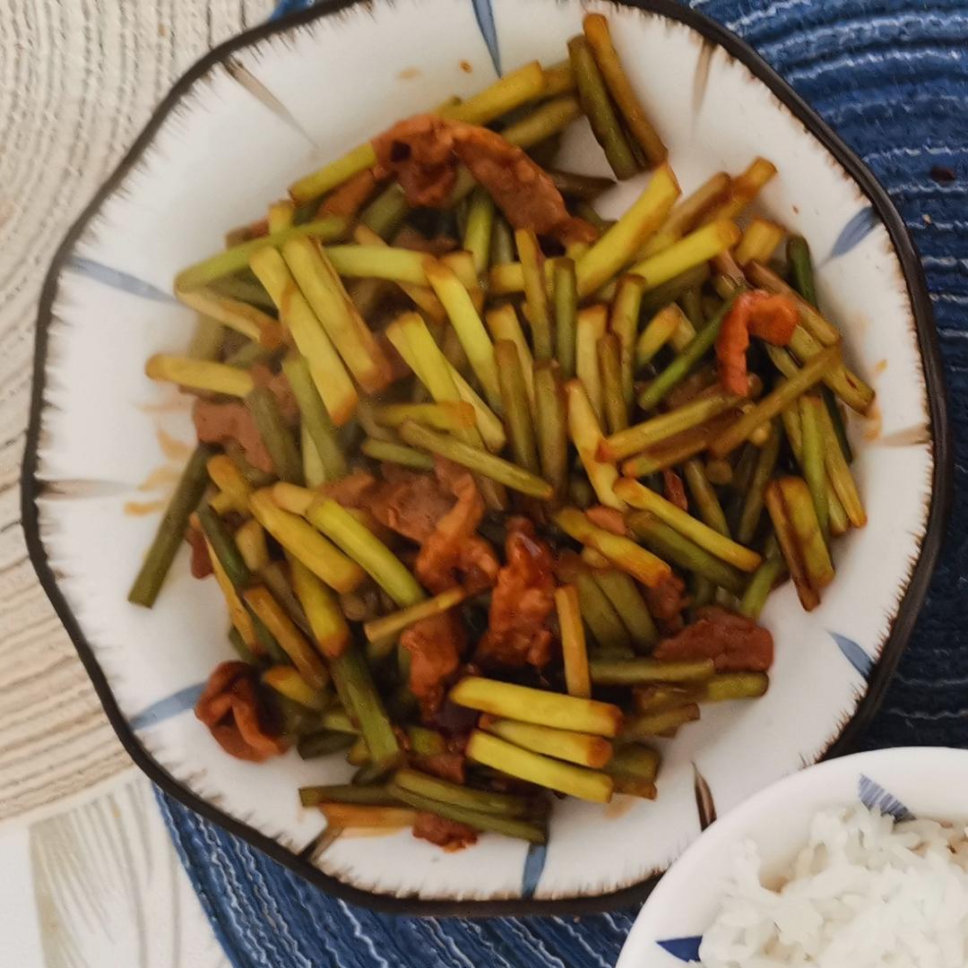 简单易做的下饭菜－蒜苔炒肉