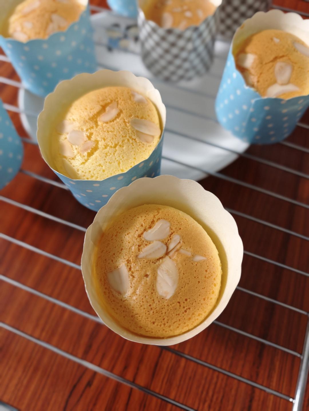 一次成功❗️不开裂不回缩的纸杯蛋糕，超简单