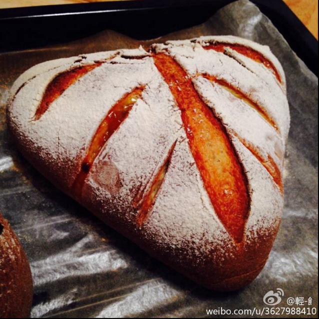 优雅蓝莓牛奶面包