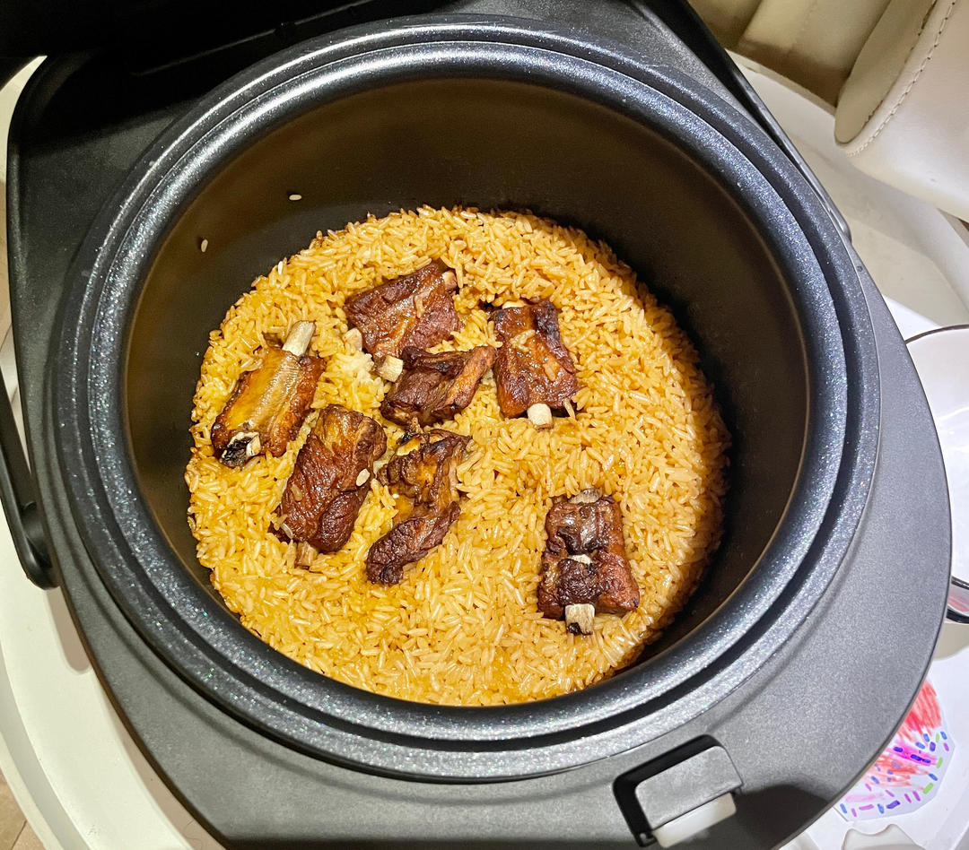 【排骨焖饭】
