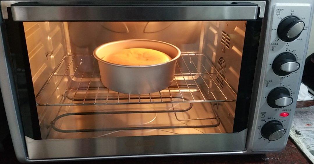 烤箱做蛋糕（戚风蛋糕的做法）