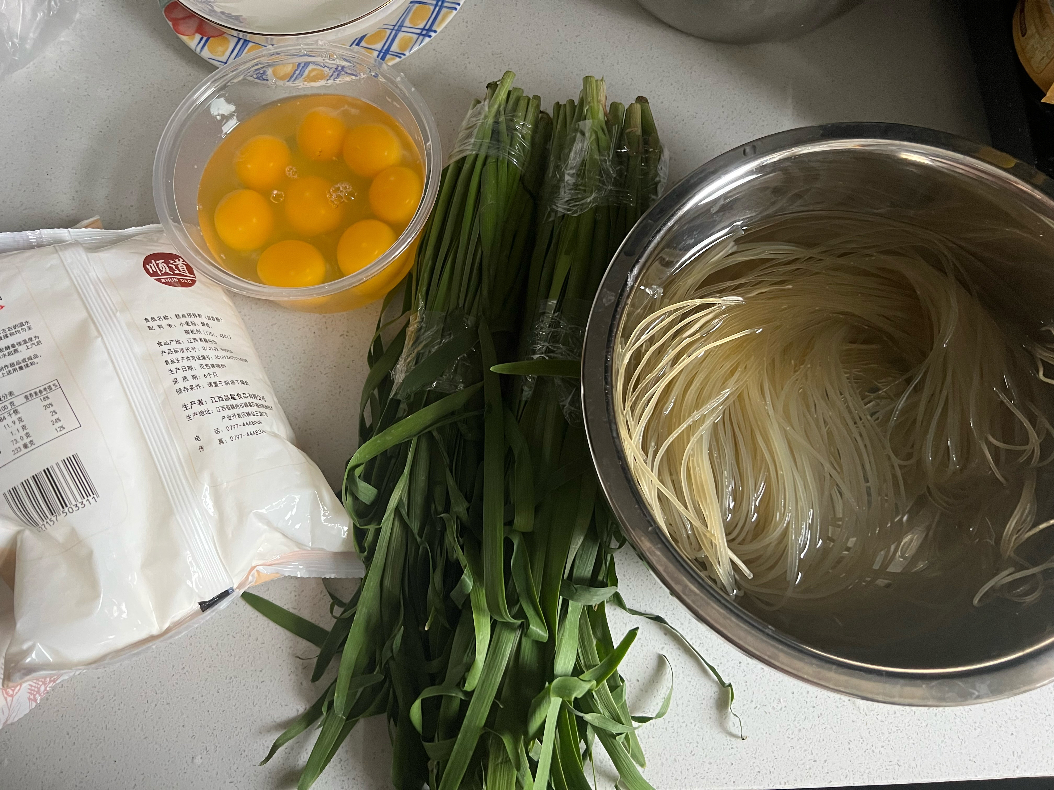 韭菜鸡蛋粉条馅包子的做法 步骤1