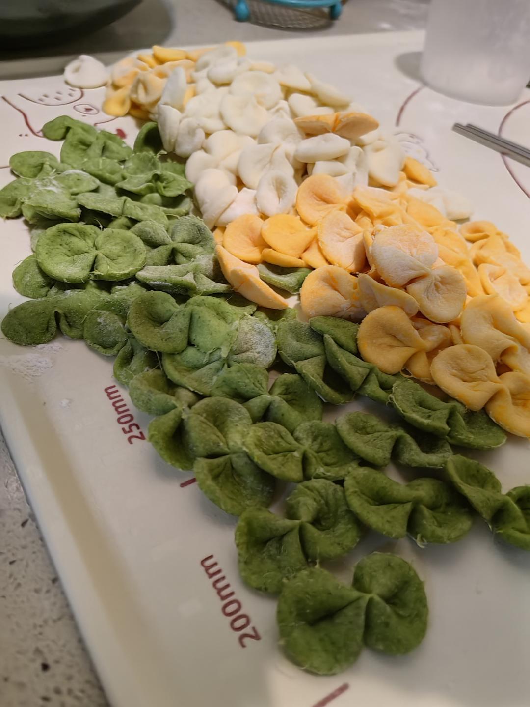 宝宝辅食：手工果蔬蝴蝶面