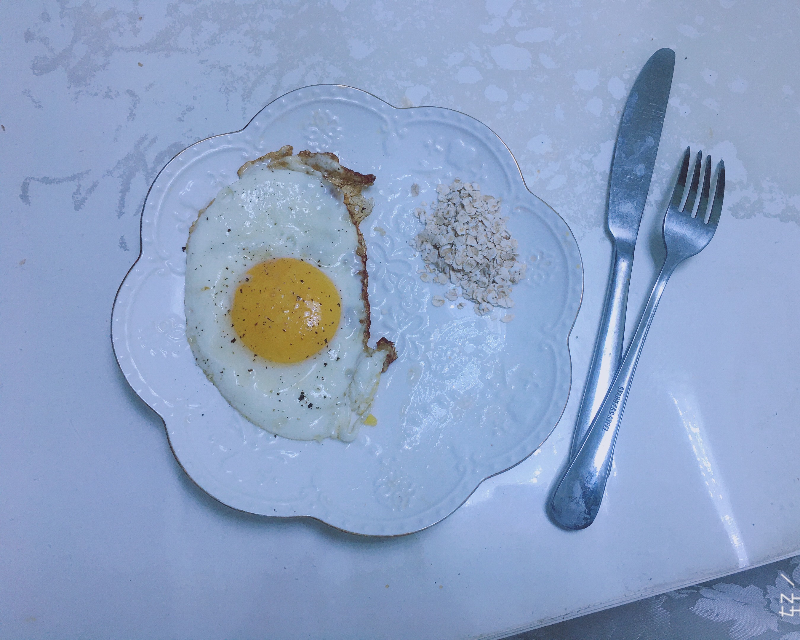 宫崎骏动漫中的完美鸡蛋（配上黑胡椒粉更好吃哦）的做法