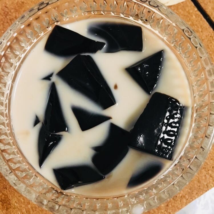 自制鲜芋仙芋圆（另附: 蜜红豆和仙草冻的做法）