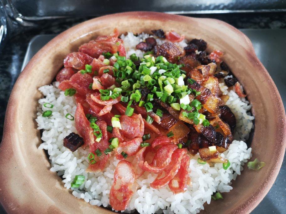 腊味煲仔饭，20分钟饭菜同出