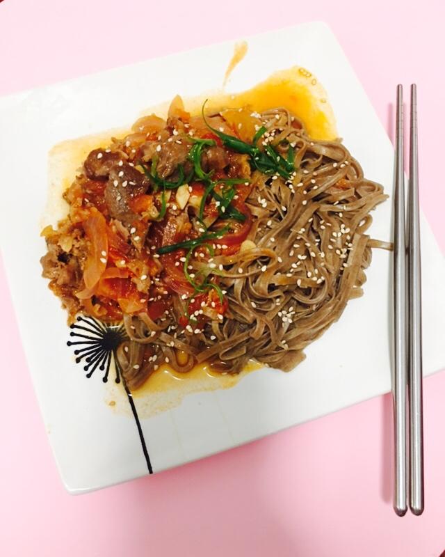 一人食也讲究的番茄肥牛干拌面