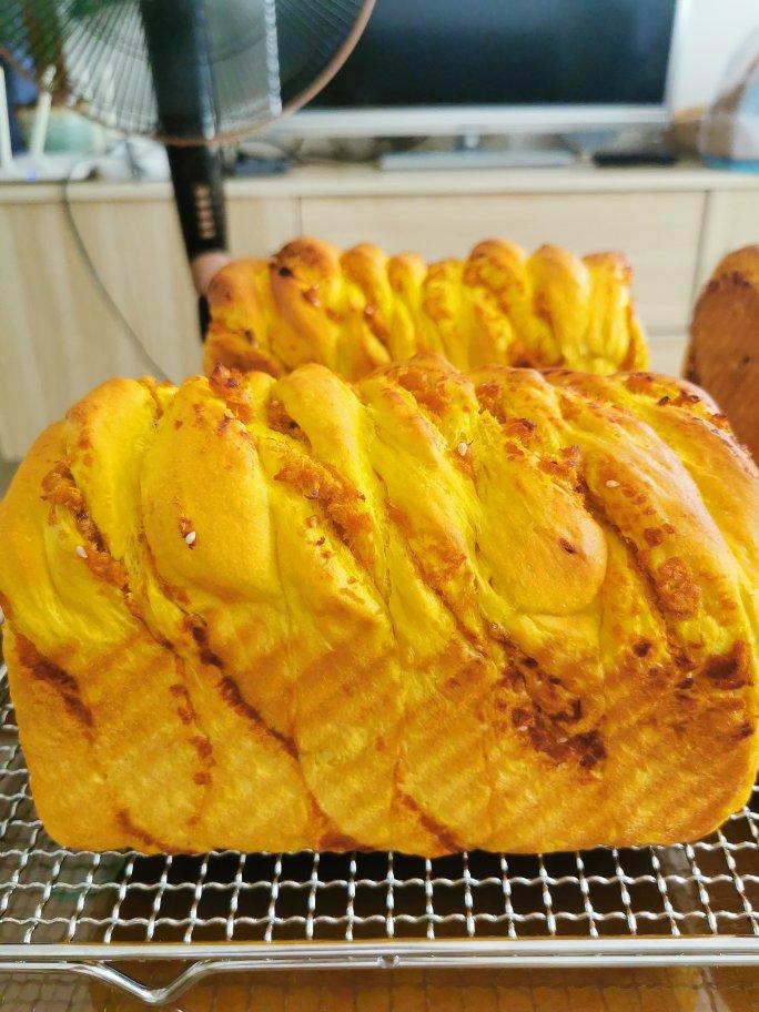 香喷喷的南瓜肉松吐司